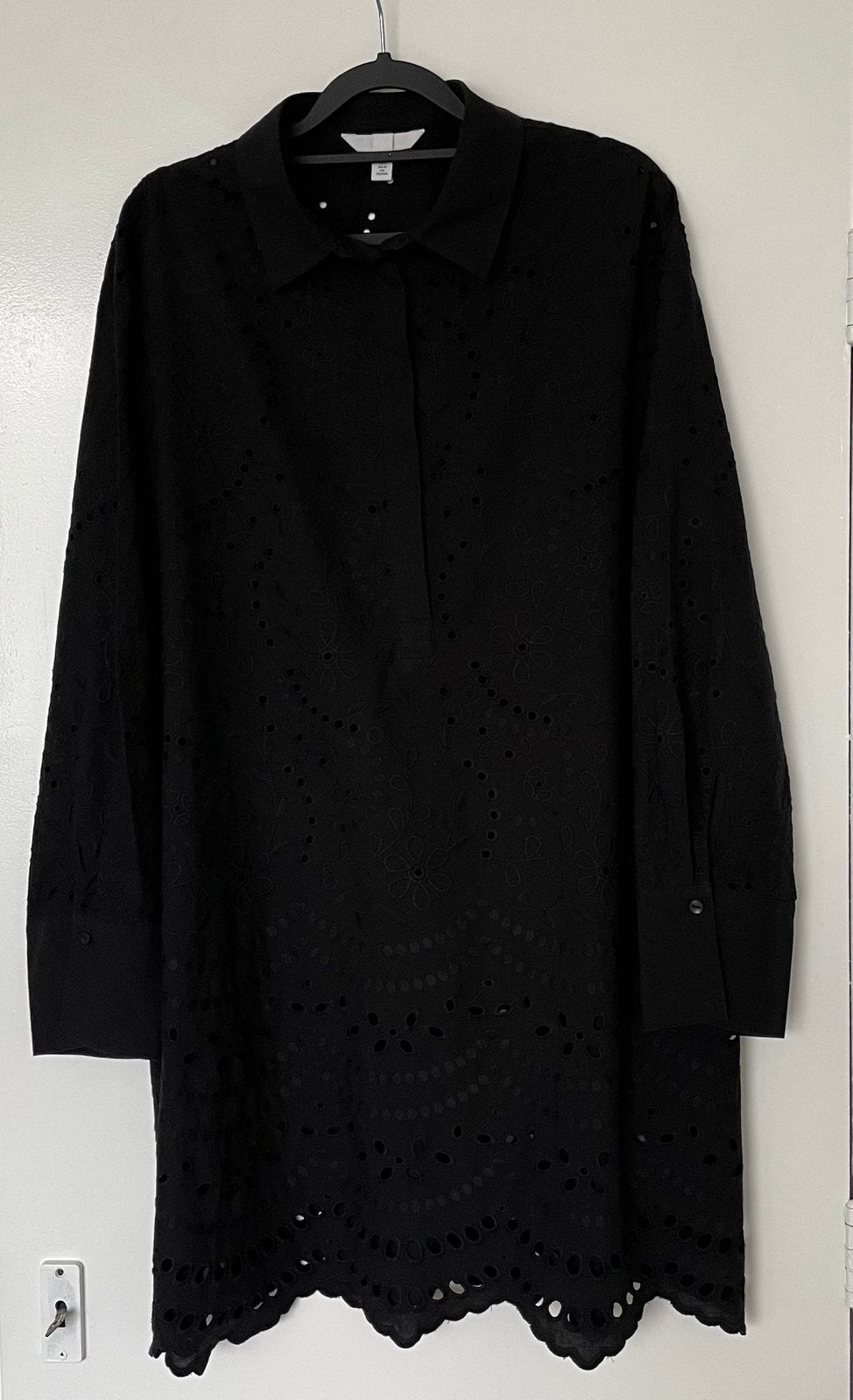 Overhemdjurk met broderie anglaise, Kleding | Dames, Maat 38/40 (M), H&M, Zwart, Ophalen of Verzenden