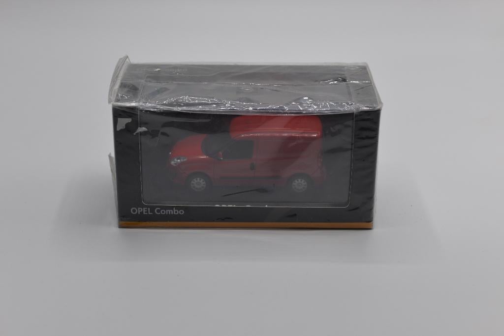 Norev Opel Combo rood 1:43 bj 12-18, -, Norev, Ophalen of Verzenden, -