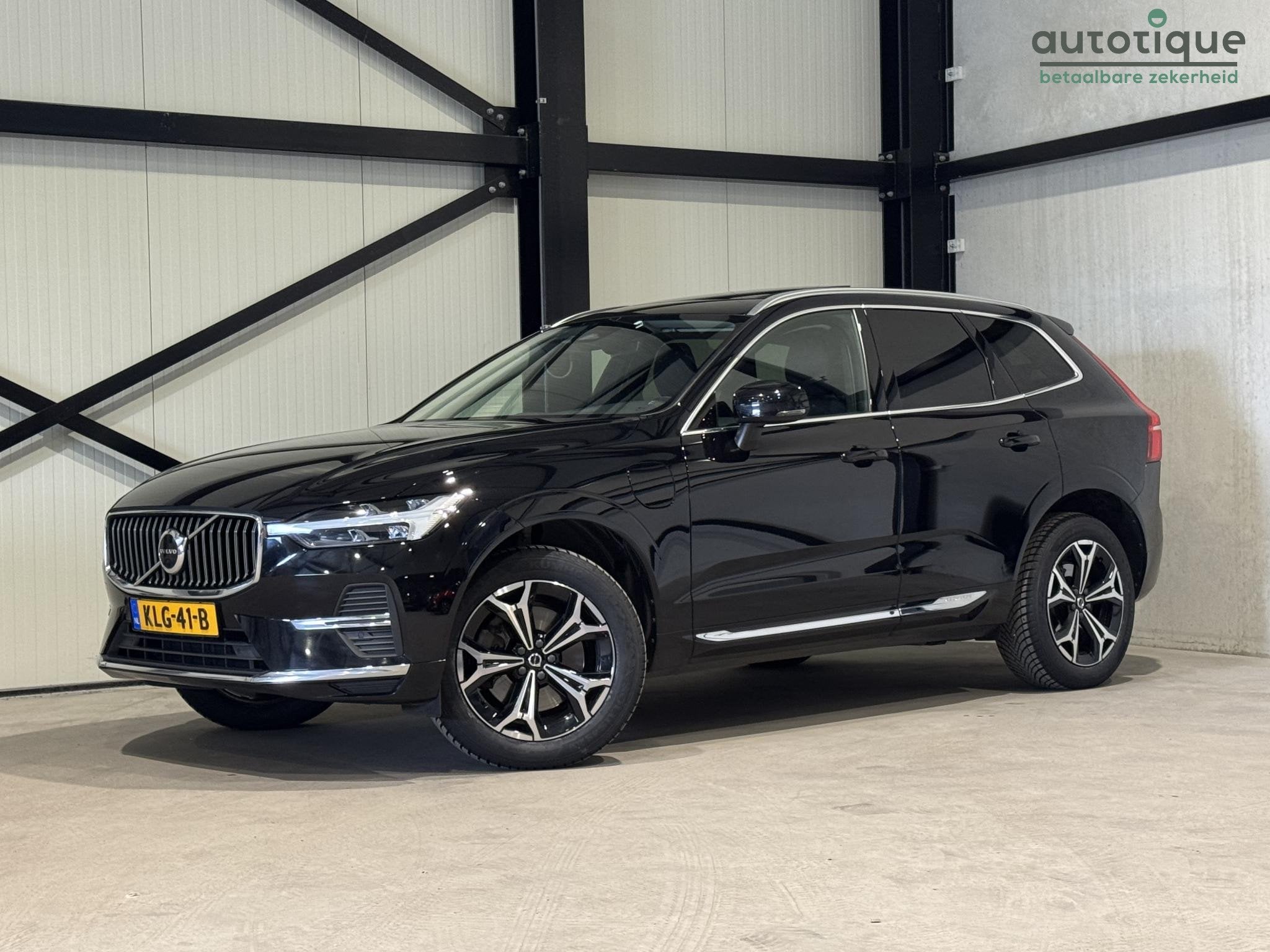 Volvo XC60 2.0 Recharge T6 AWD Business | panorama | navi |, Auto's, Dealer onderhouden, Stof, Gebruikt, Euro 6