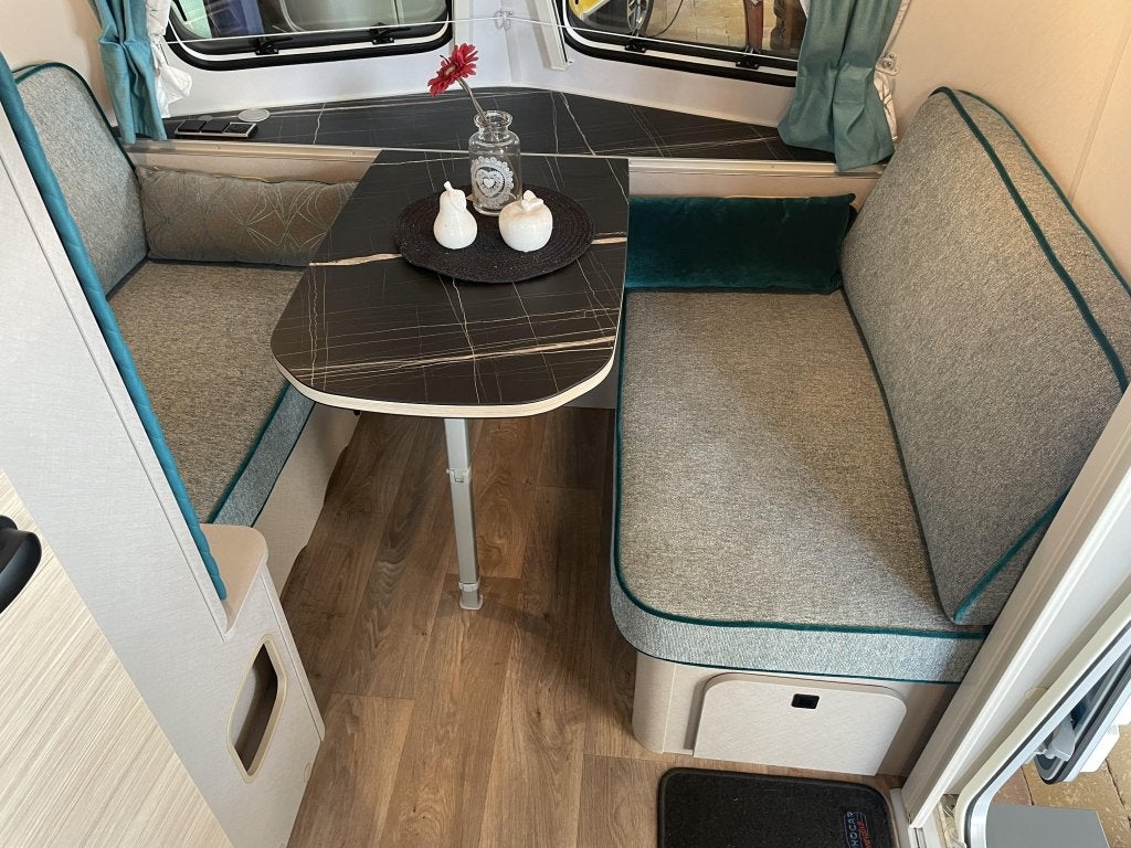 Eriba Touring 530 Harbour Blue Editie, Caravans en Kamperen, Caravans, Standaardzit, Schokbreker, Bedrijf, 4 tot 5 meter