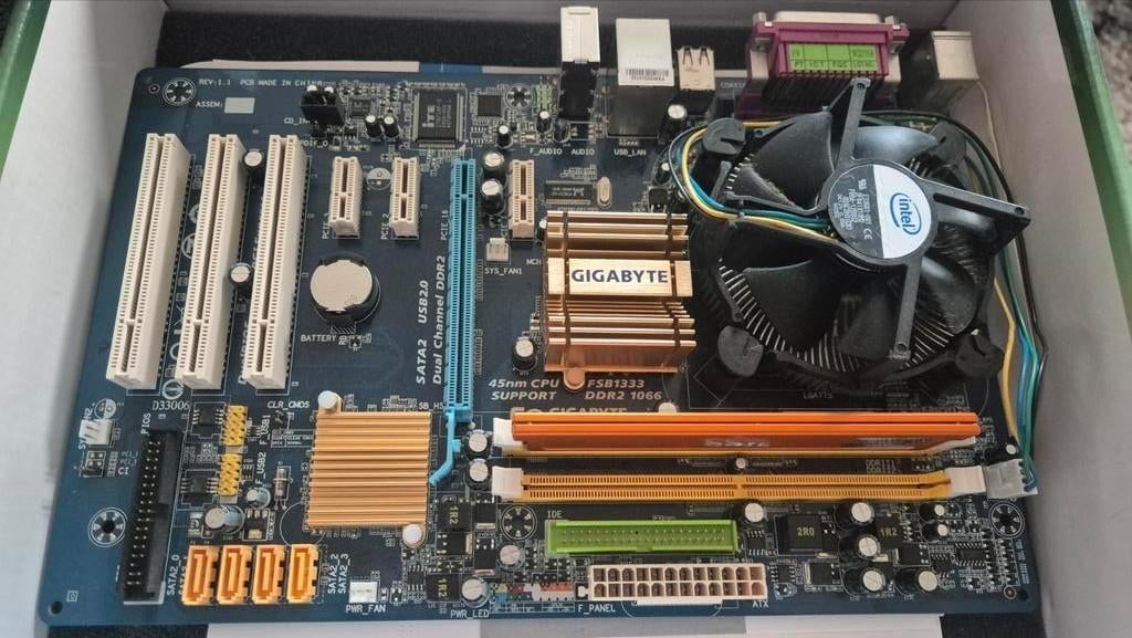 Gigabyte P31-ES3G Moederbord met RAM & Intel Processor, Computers en Software, Moederborden, Gebruikt, Ophalen of Verzenden, DDR2