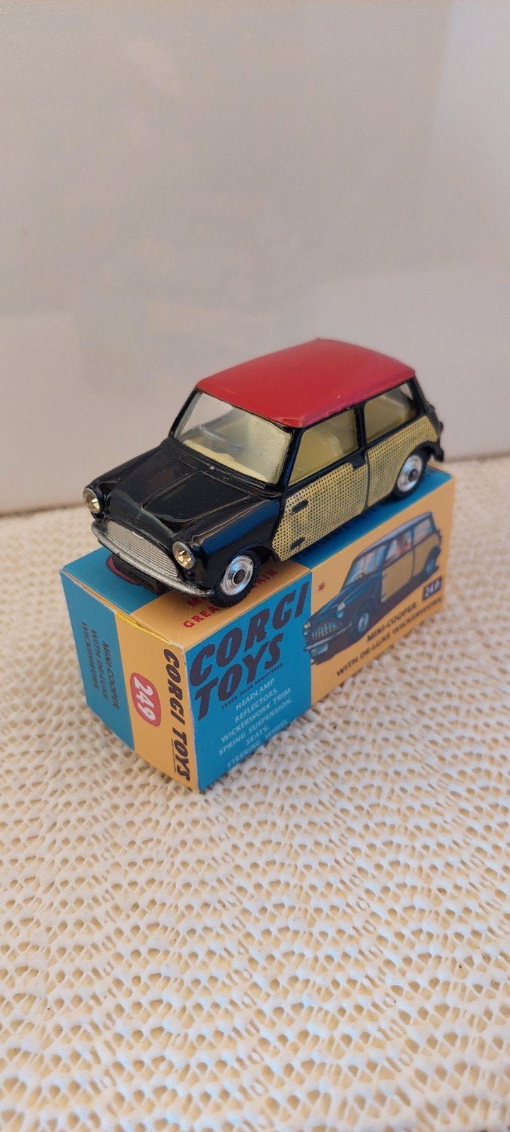 Corgi Toys. Morris Mini-Cooper "WICKERWORK"., Hobby en Vrije tijd, Modelauto's | 1:43, Ophalen of Verzenden, Zo goed als nieuw