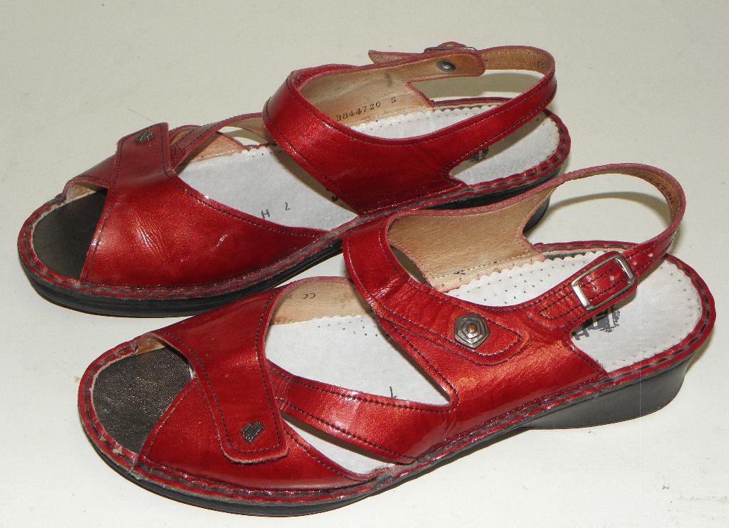 Finn Comfort rode lak sandalen maat 7 (40½) wijdte H, Finn Comfort, Zo goed als nieuw, Rood, Sandalen of Muiltjes