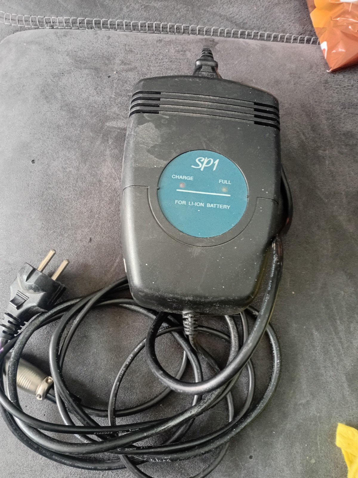 Metco 3pins ebike lader (ion modellen), Fietsen en Brommers, Ophalen of Verzenden