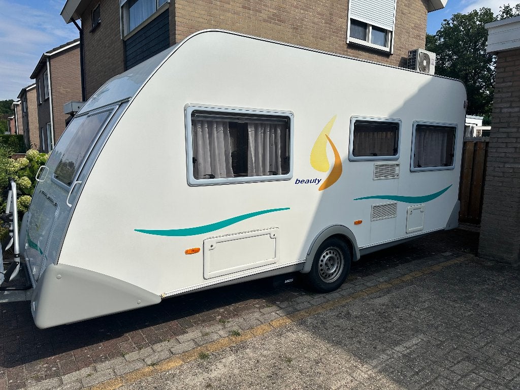 Eifelland caravan met mover en fietsenrek, Caravans en Kamperen, Rondzit, 750 - 1000 kg, Vast bed, 4 tot 5 meter
