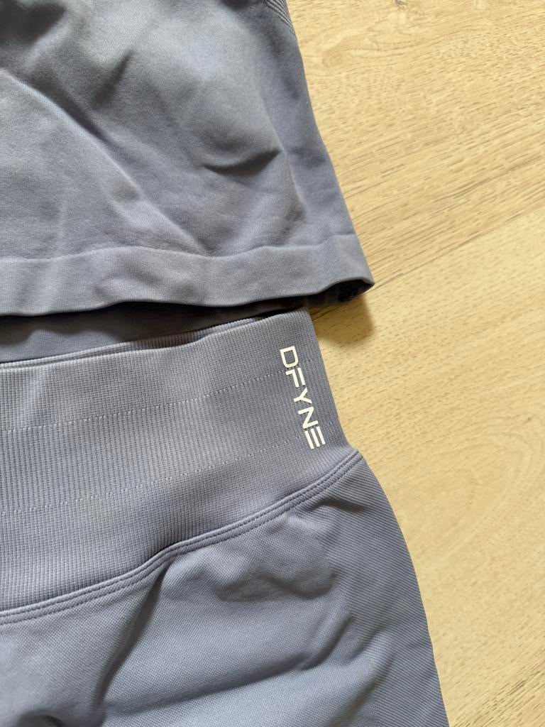 Dfyne tweedelige sport set, Paars, Ophalen of Verzenden, Maat 36 (S), Fitness of Aerobics