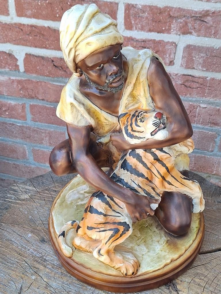 Antiek Oostenrijks beeld: Man met tijger, Antiek en Kunst, Kunst | Beelden en Houtsnijwerken, Ophalen, Handgemaakt, 20 - 50 cm