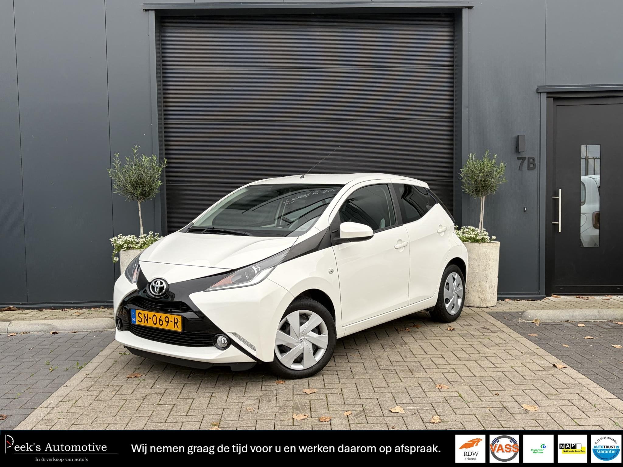 Toyota Aygo 1.0 VVT-i x-play | Airco | Navigatie | Achteruit, Voorwielaandrijving, Dealer onderhouden, Stof, Gebruikt
