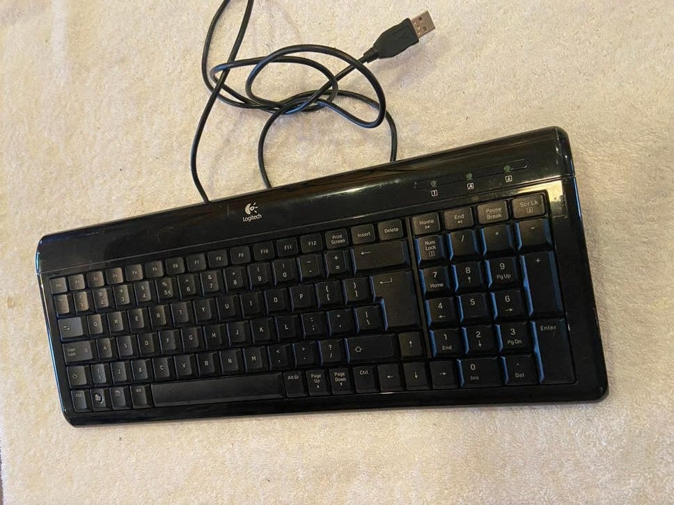 Toetsenbord logitec bedraad met usb aansluiting, Ophalen of Verzenden, Qwertz, Zo goed als nieuw, Bedraad
