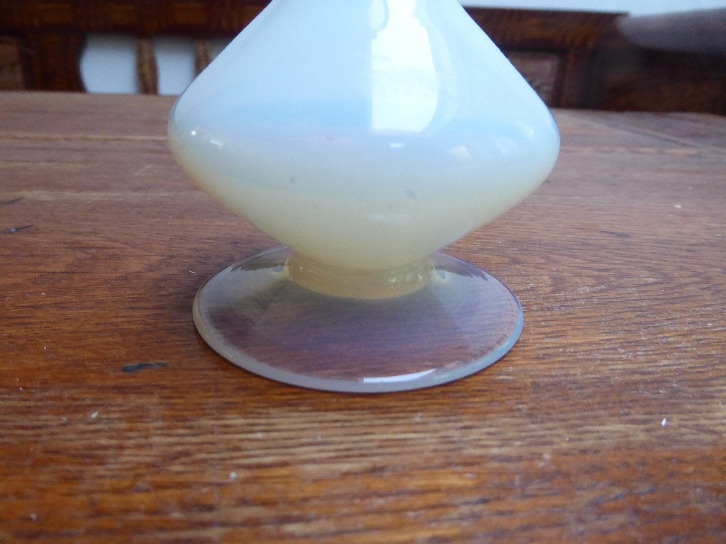 Vintage opaline vaasje met vergulde rand, 12 cm., Ophalen of Verzenden