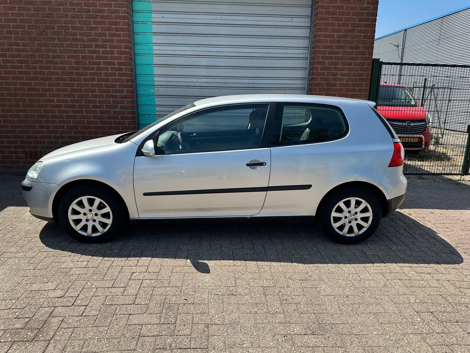 Volkswagen Golf 1.6 FSI Comfortline 3 deurs NAP, Voorwielaandrijving, Gebruikt, Zwart, 4 cilinders
