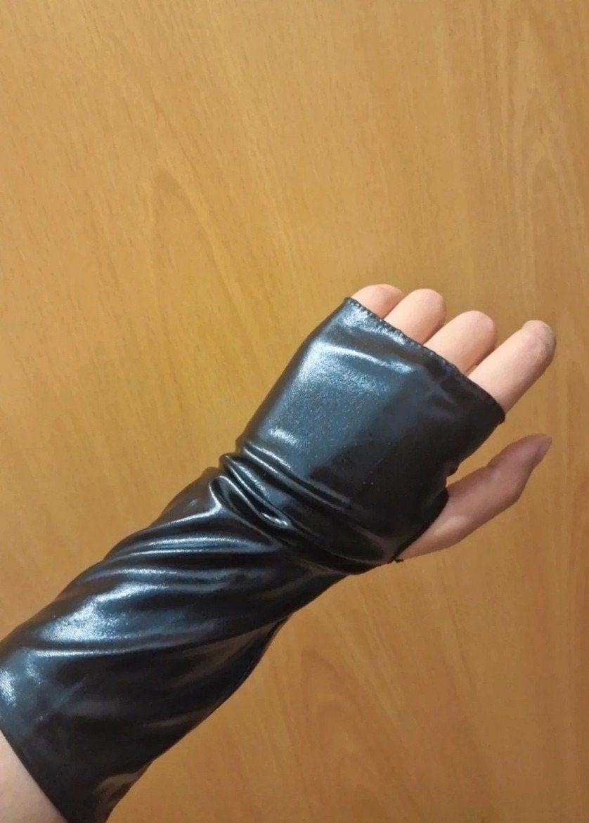 Zwarte glanzende vingerloze handschoenen, Kleding | Dames, Mutsen, Sjaals en Handschoenen, Maat 38/40 (M), Verzenden, Onbekend