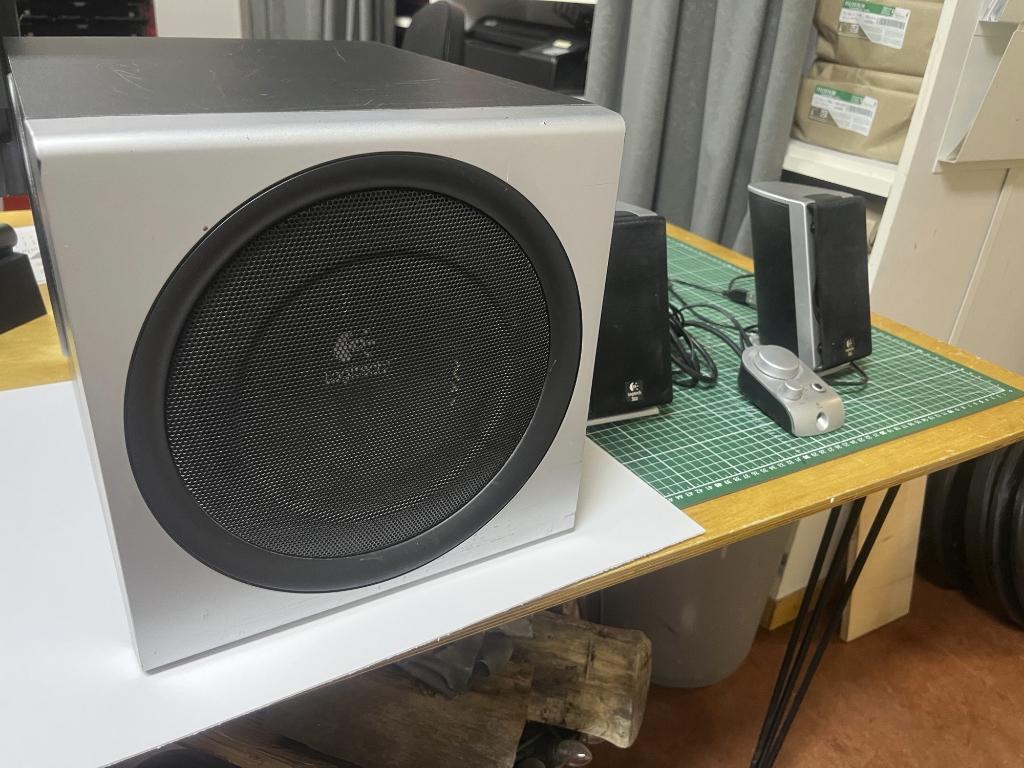 Logitech speakerset 3-delig, Computers en Software, Pc speakers, Ophalen, Gebruikt, Logitech, Logitech, Onbekend