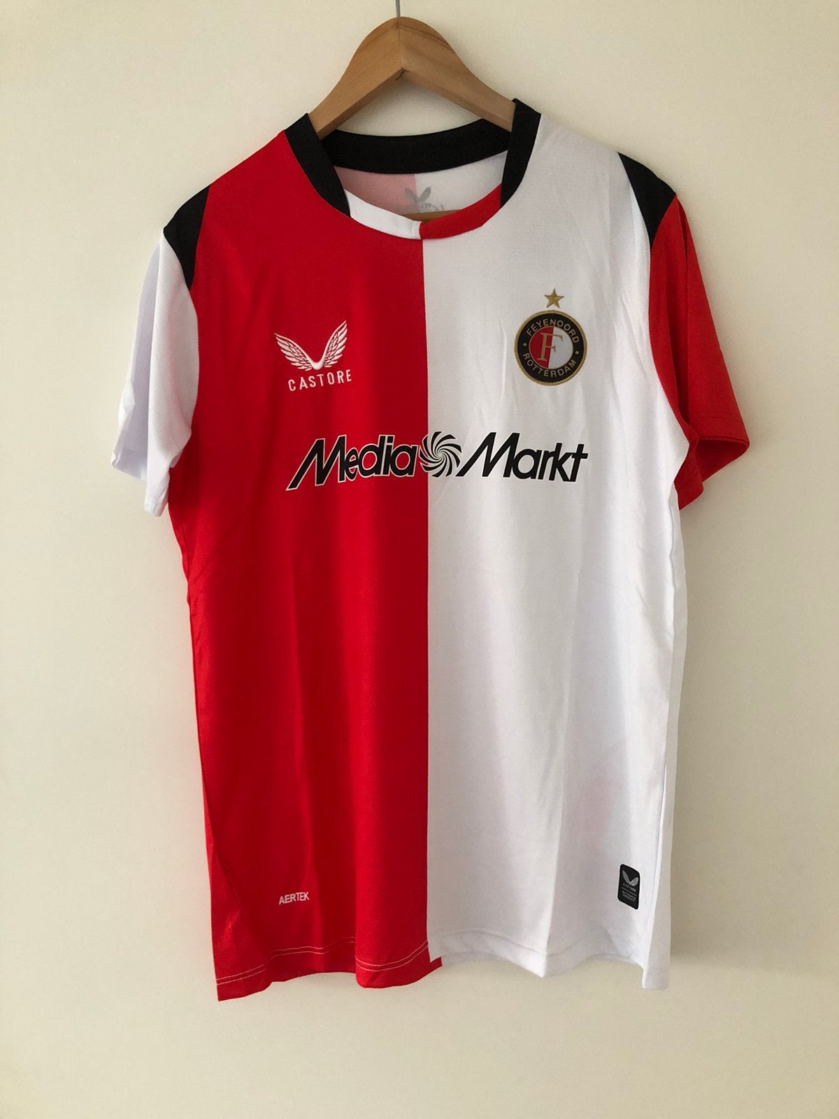 Feyenoord home shirt 26/27 *Nieuw* maat M, Ophalen of Verzenden, Zo goed als nieuw, Shirt