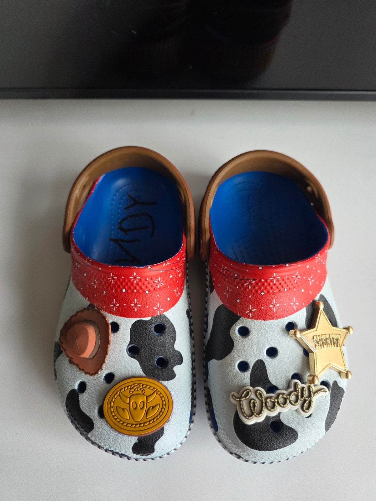 Crocs Toy Story Woody Klompen Maat 28-29, Gebruikt, Crocs, Schoenen, Ophalen of Verzenden