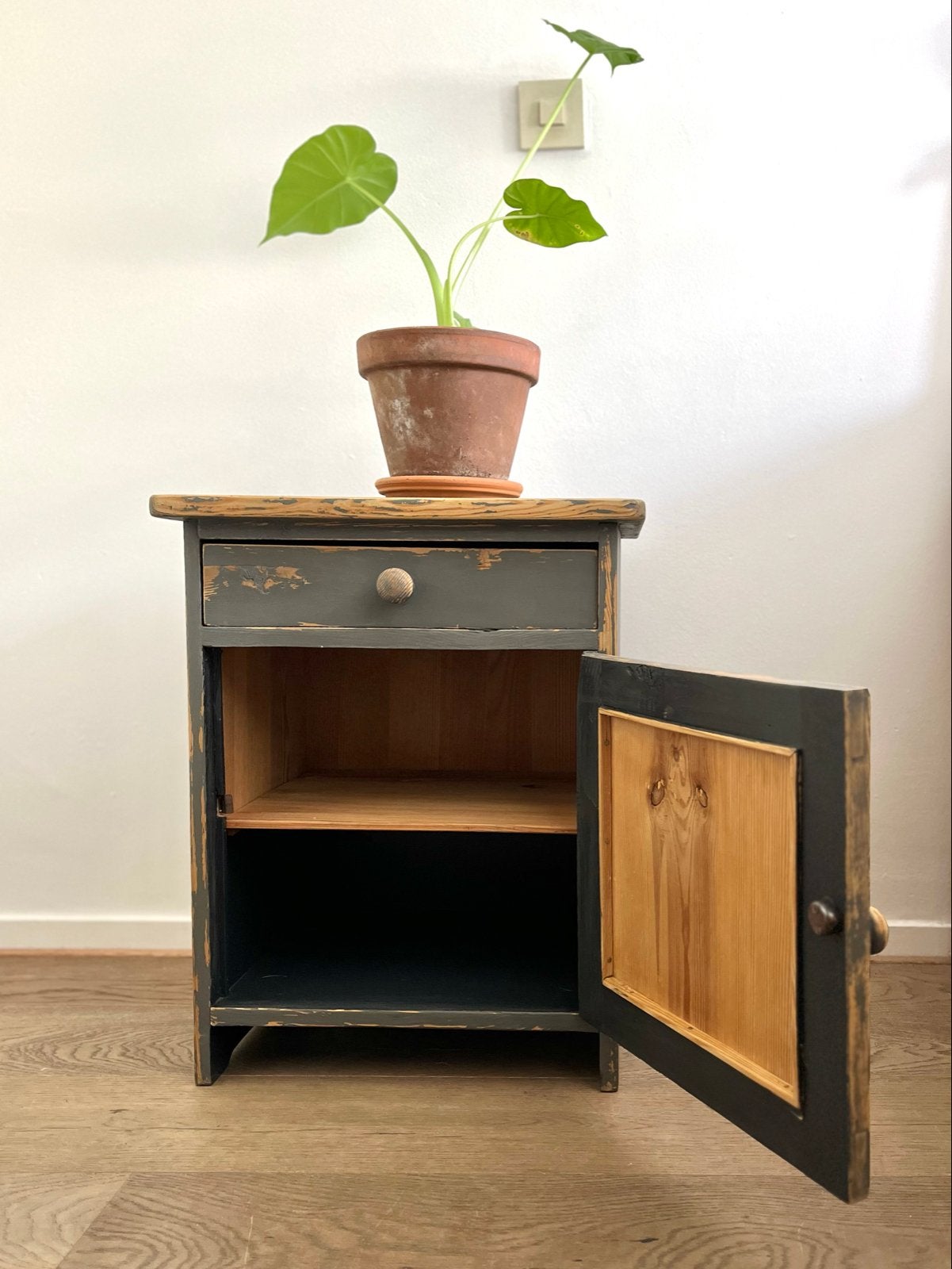 Vintage nachtkastje/bijzettafel - massief hout, Ophalen