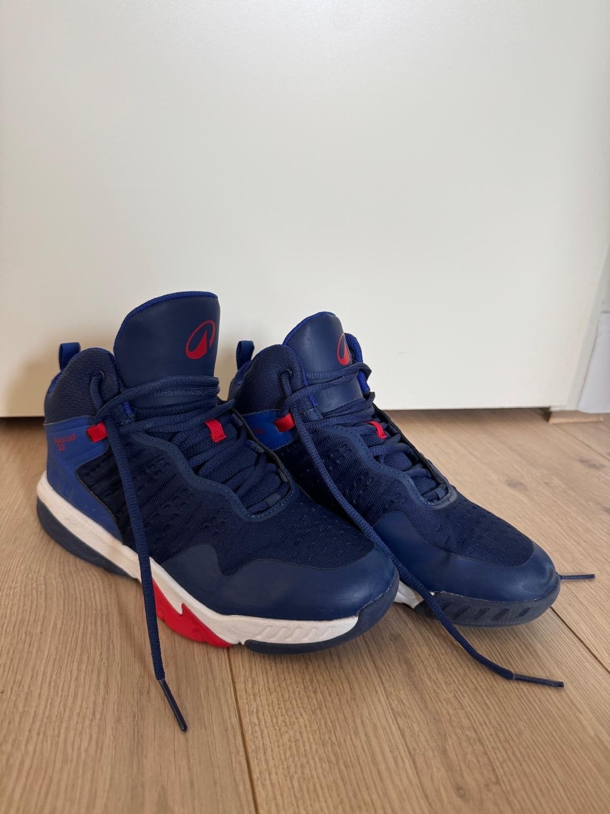 Basketbalschoenen - Goede kwaliteit, weinig gebruikt, Ophalen, Zo goed als nieuw, Schoenen