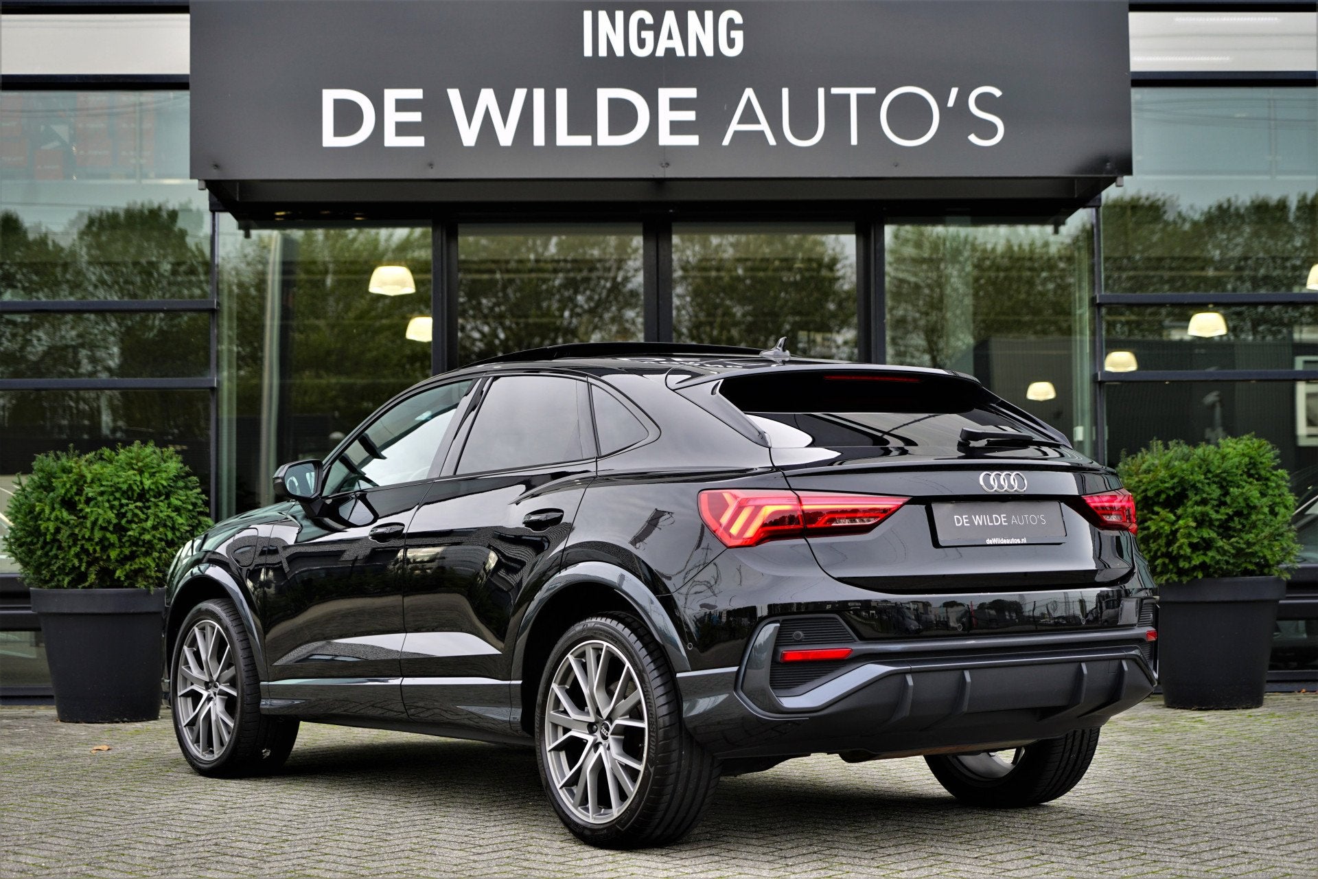 Audi Q3 Sportback 45 TFSI e S-Line 245pk Pano MagneticRide L, Dealer onderhouden, Gebruikt, Zwart, Zwart