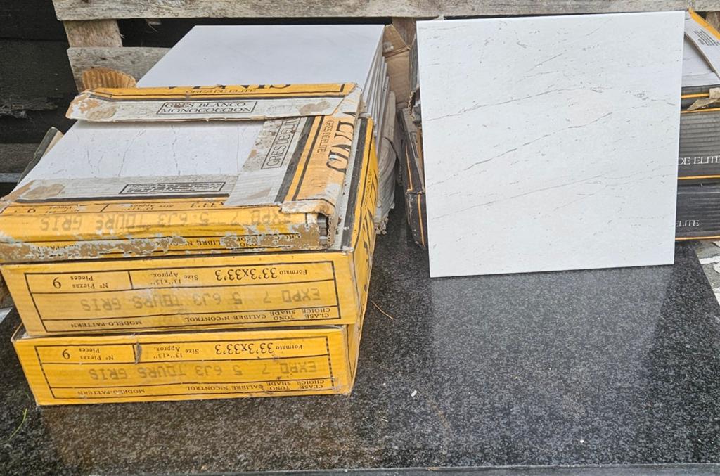 Witte keramische tegels, 33,3x44,6 cm, nieuw in doos, Doe-het-zelf en Verbouw, Tegels, Ophalen, 40 tot 60 cm, Nieuw, Minder dan 5 m²