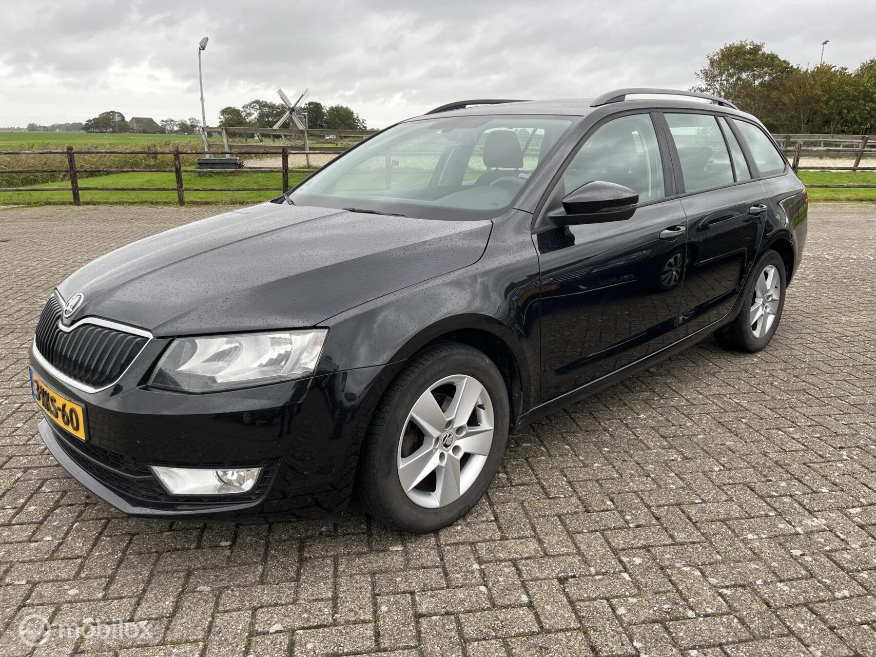 Skoda Octavia Combi 1.6 TDI Greentech Ambition Euro 5, Auto's, Voorwielaandrijving, Gebruikt, 4 cilinders, Zwart
