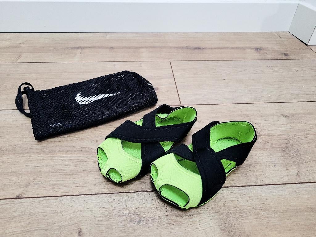 Nike dames indoor yoga - pilates - dans schoenen mt S nieuw, Ophalen of Verzenden, Nieuw, Yoga-accessoire
