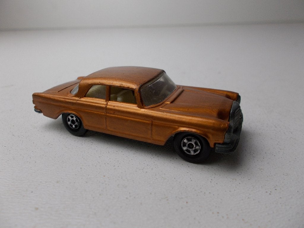 1970 Matchbox Series No. 46 MERCEDES 300 SE (Gold)