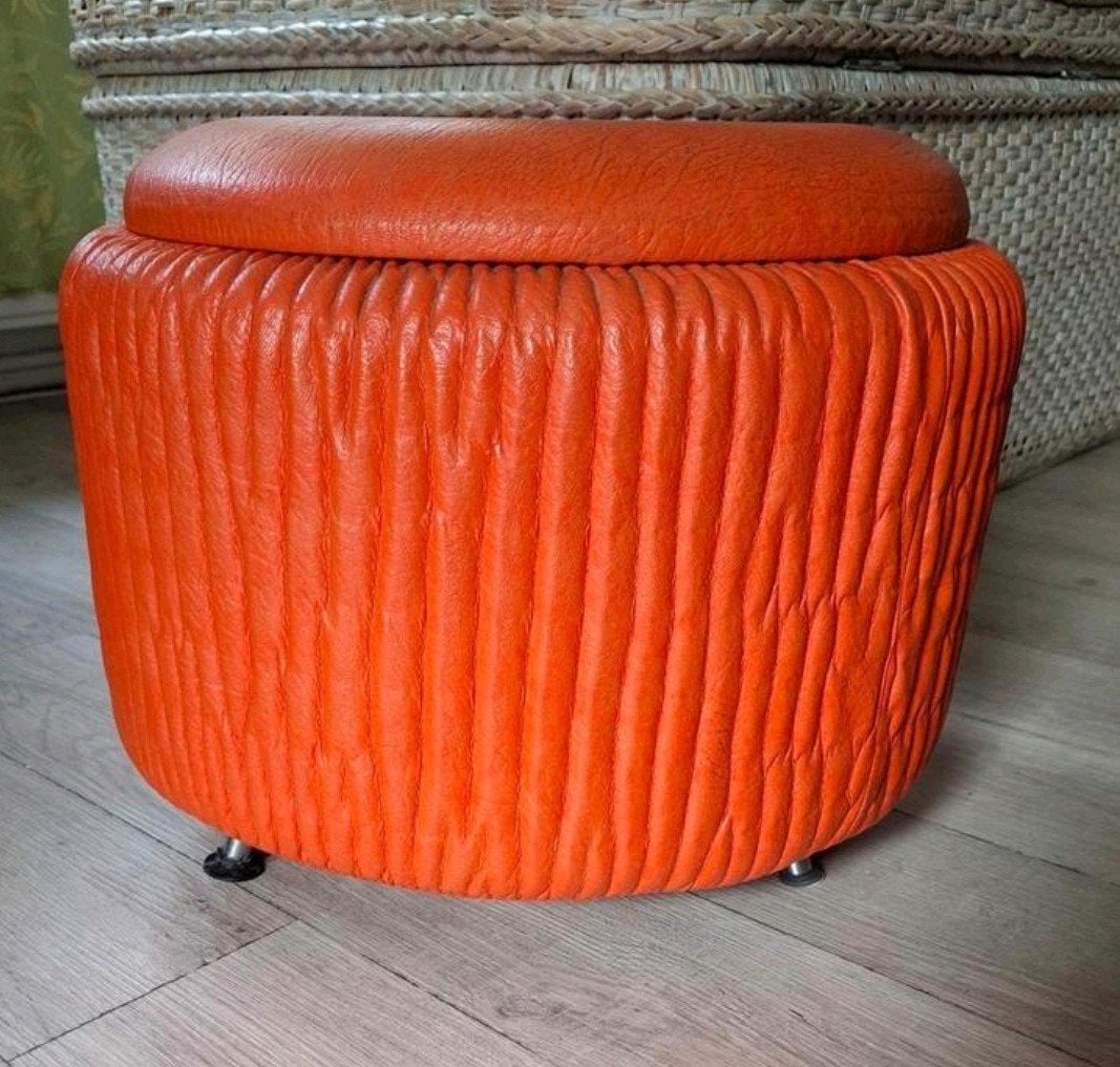 Vintage 60's oranje skai poef, Ophalen, Minder dan 50 cm, Gebruikt, Rond