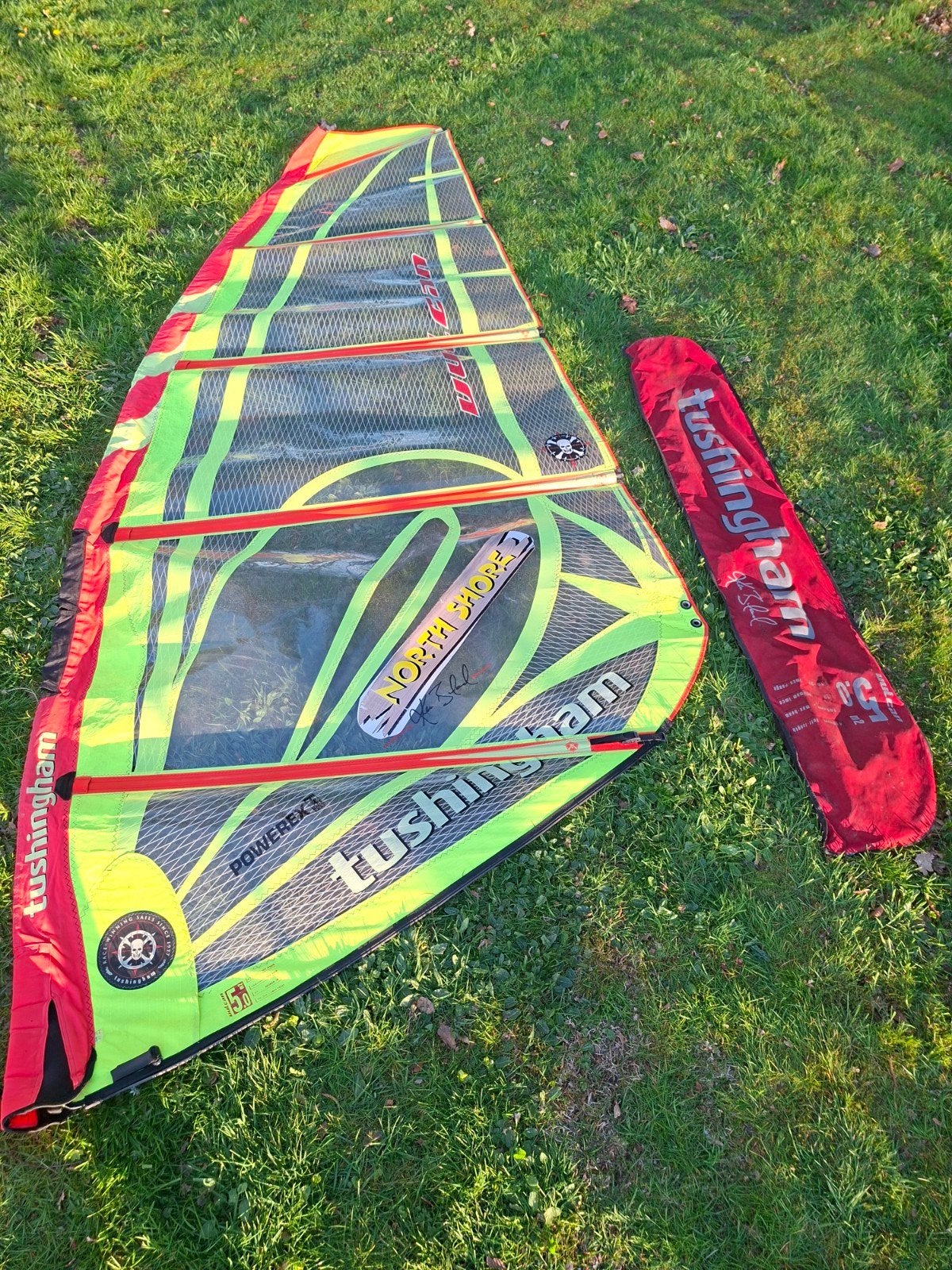 Tushingham Vulcan 5.0 m windsurfzeil, Ophalen, Zo goed als nieuw, Zeil, Met draagtas