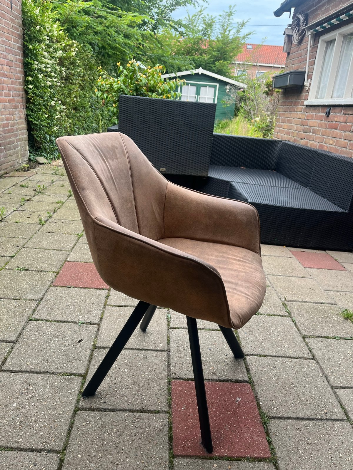 Set van 3 bruine eetkamerstoelen met metalen poten, Ophalen, Gebruikt, Metaal, Drie