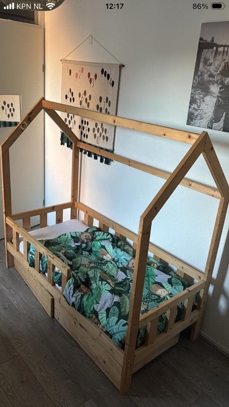 Houten kinderbed huisje met lades, Ophalen, Gebruikt, 70 tot 85 cm, Lattenbodem