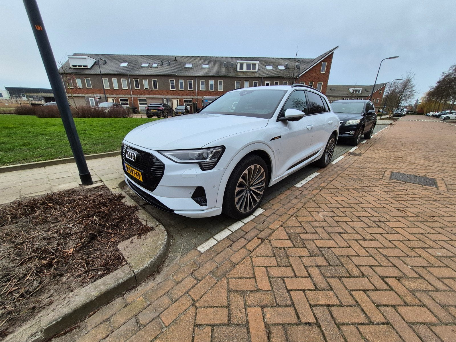 Audi e-tron 55 advanced plus 408pk 2022 lage kmstand 16841km, Auto's, Audi, Automaat, 131 €/maand, 1800 kg, Wit