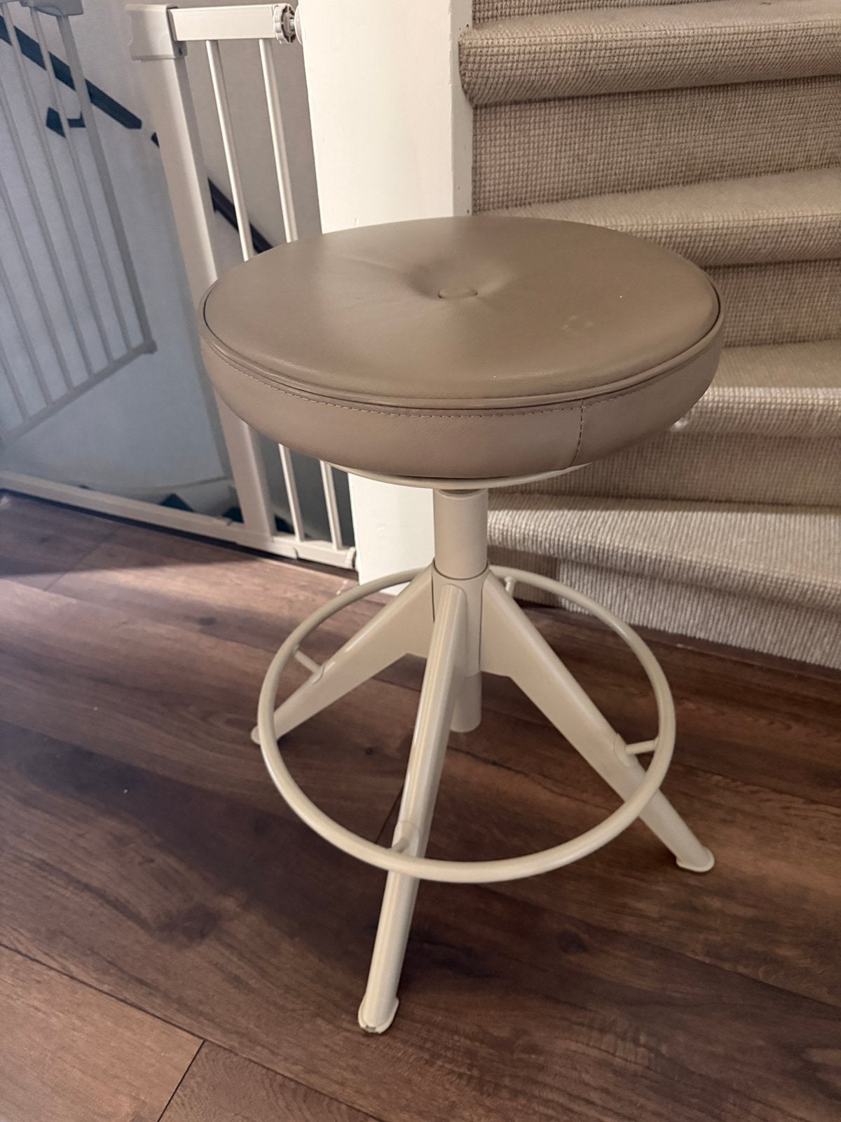 IKEA TROLLBERGET zit-/stakruk Grann beige leer, Ophalen, Beige, Zo goed als nieuw, Bureaukruk