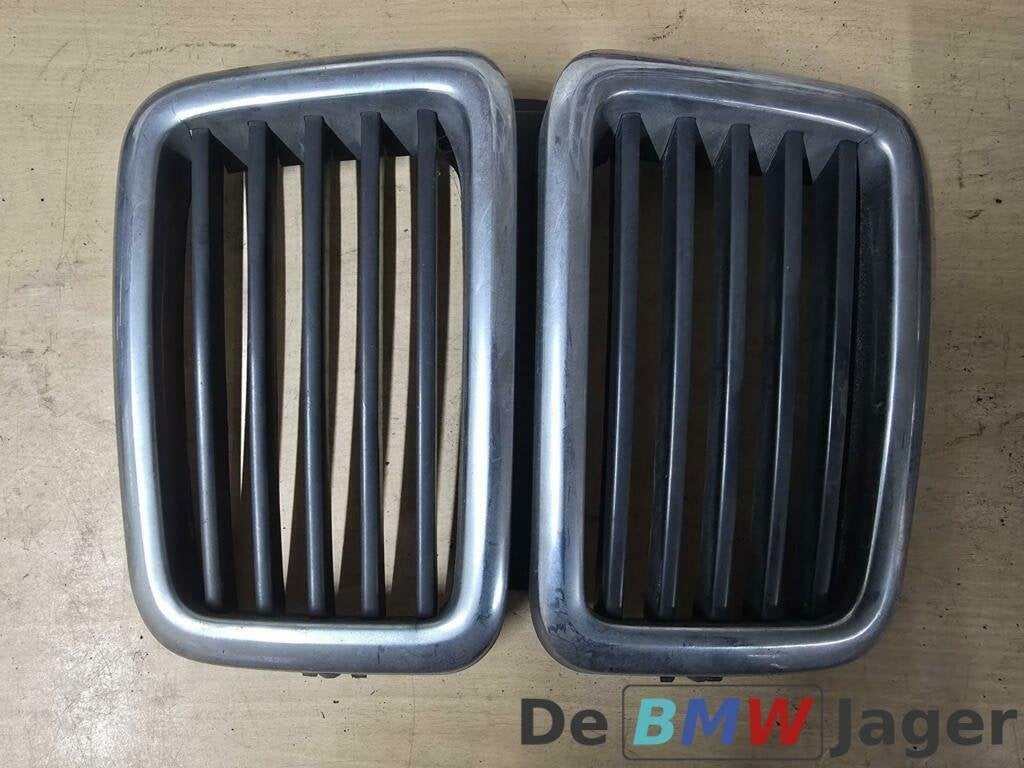 Grille midden BMW 5-serie E28 51131873253, Auto-onderdelen, Gebruikt, Ophalen of Verzenden, BMW, BMW