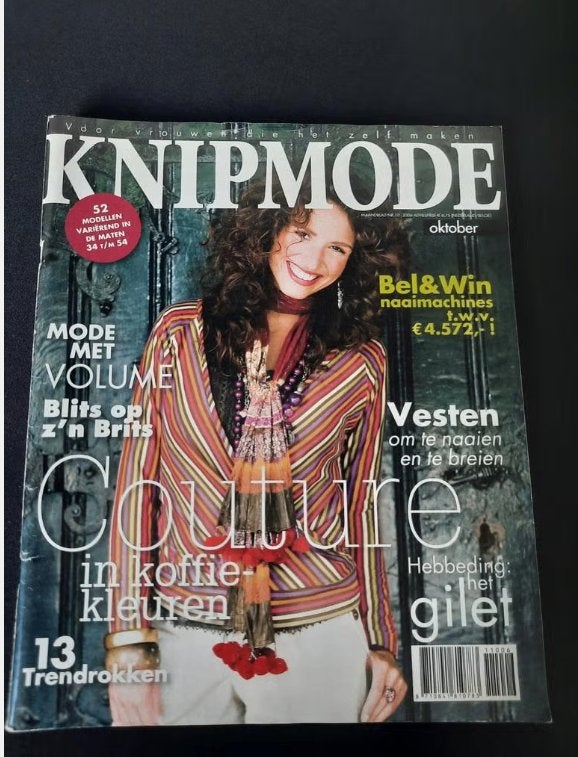 Knipmode oktober 2006 - Mode met volume, Hobby en Vrije tijd, Ophalen of Verzenden, Zo goed als nieuw, Vrouw, Knipmode