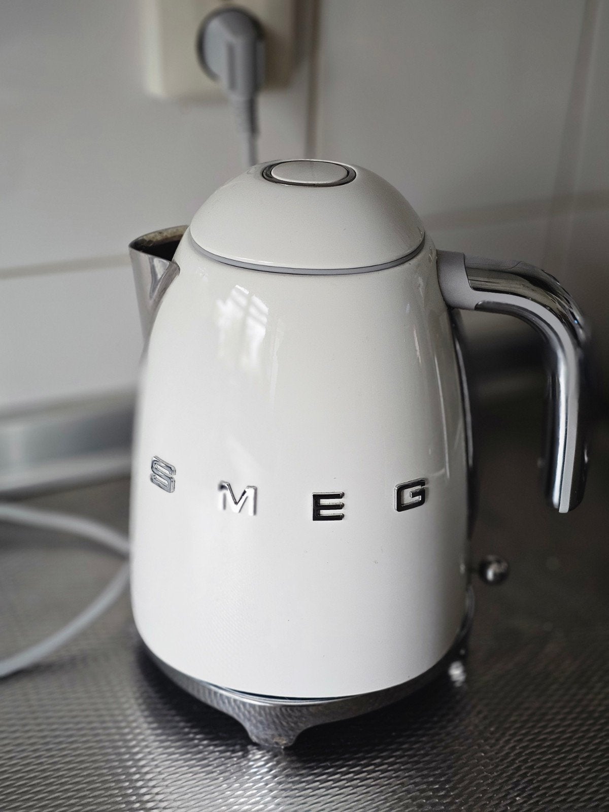 Smeg waterkoker 1,7   1/2 jaar oud, 1 tot 2 liter, Ophalen of Verzenden, Zo goed als nieuw, Rvs