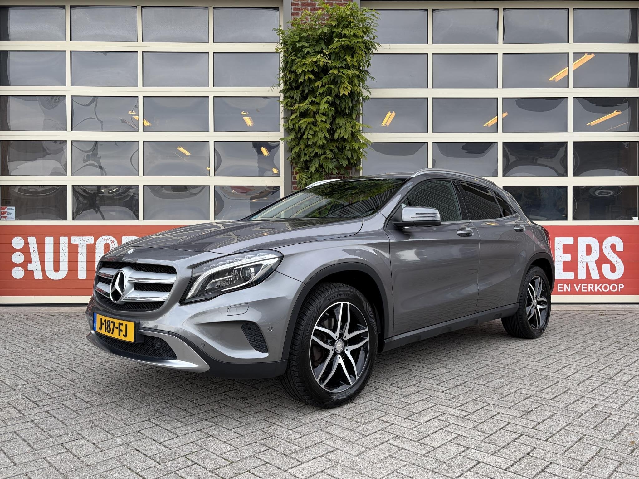 Mercedes-Benz GLA-klasse 200 Prestige | Trekhaak | 18" LMV |, 715 kg, Leder en Stof, 1595 cc, Bedrijf