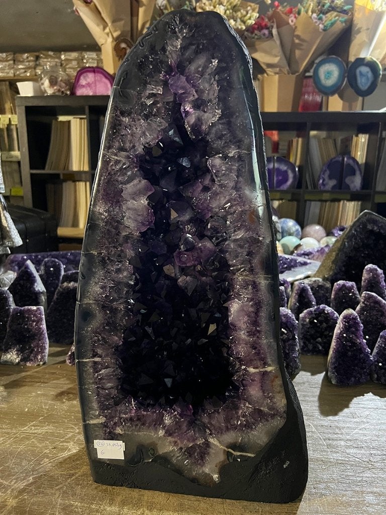 Amethist geode (50) van 33,9 kg, diep paars van kleur, Ophalen of Verzenden, Mineraal
