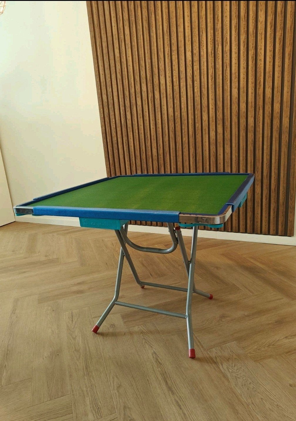 Complete mahjongset met een originele inklapbare tafel, Drie of vier spelers, Ophalen, Zo goed als nieuw