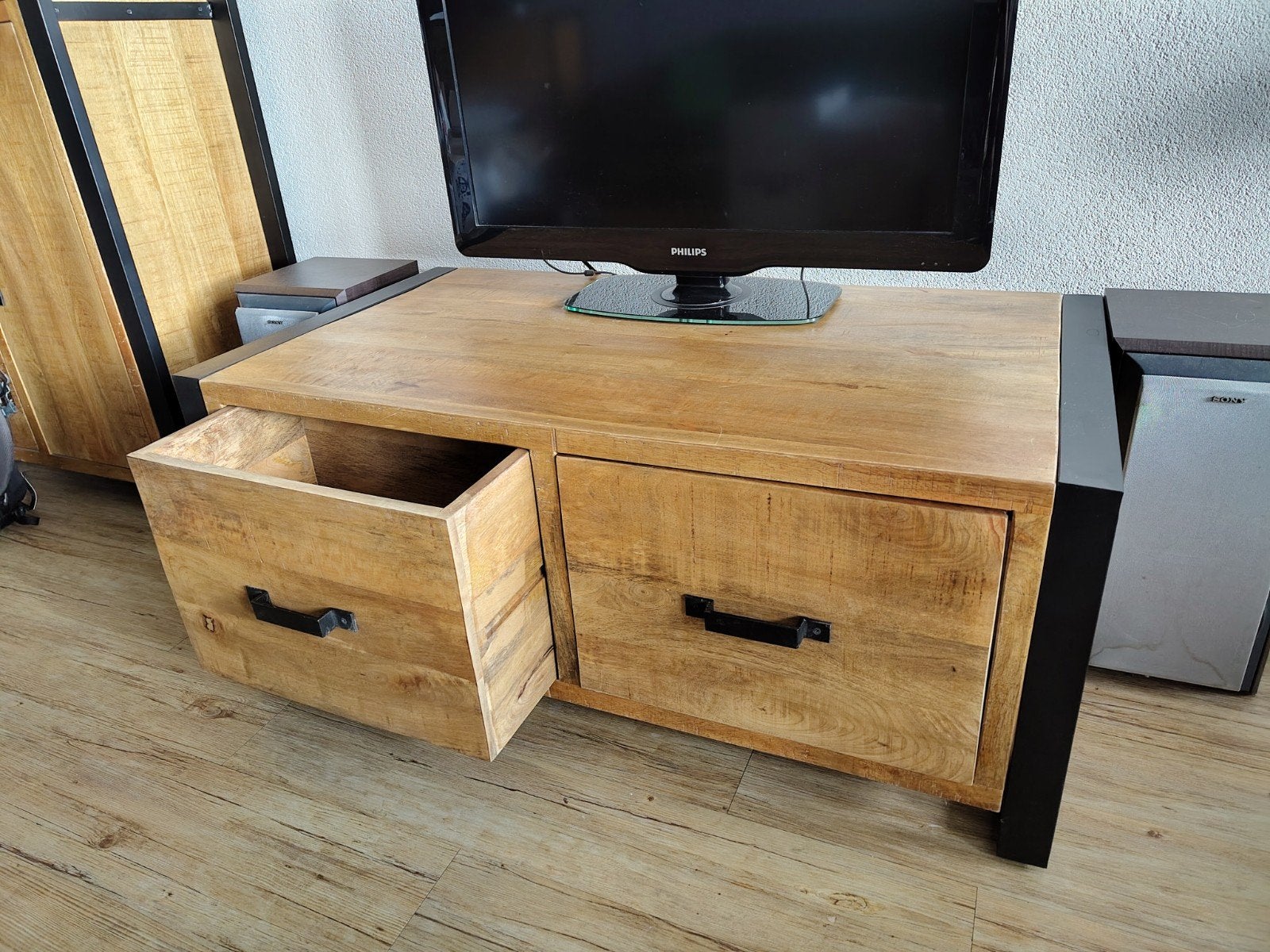 TV meubel van mangohout met lades, Ophalen, Robuust, industrieel, 100 tot 150 cm, Zo goed als nieuw