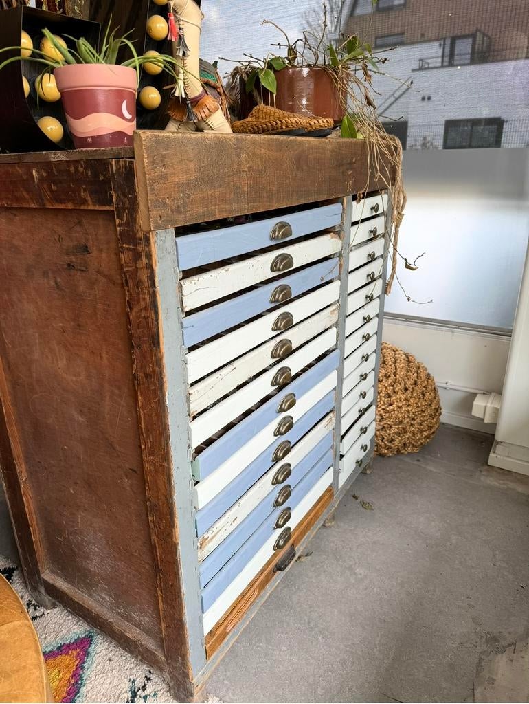 Vintage winkel kralenkast  28 lades atelierkast jaren 30/40, Huis en Inrichting, Kasten | Ladekasten, Ophalen, 5 laden of meer