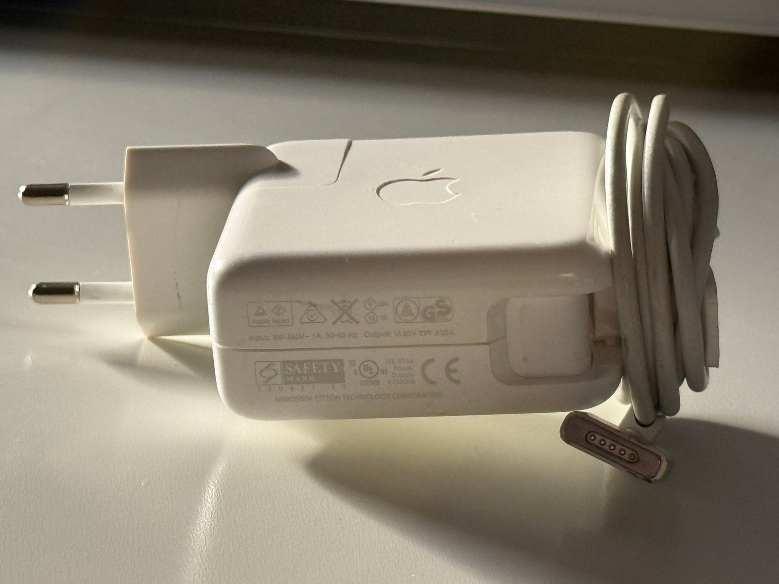 Foto 11 van MacBook Air 13 inch met originele oplader en doos