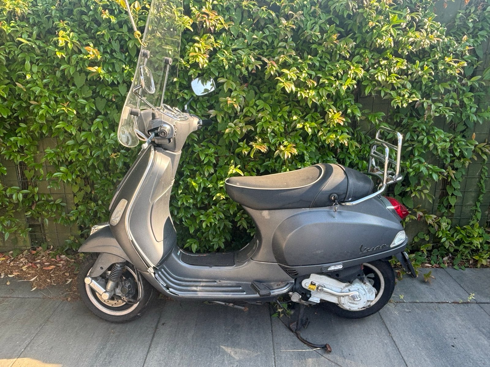 Vespa snorscooter - Grijs - Inclusief windscherm, Ophalen of Verzenden, Gebruikt, Benzine, Vespa