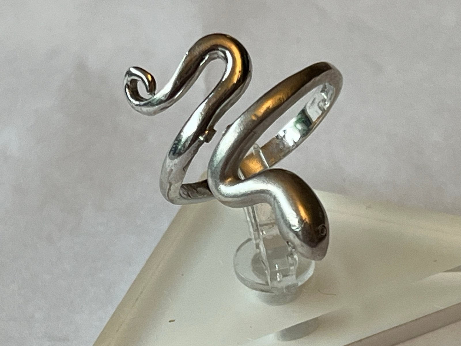 Leuke Zilveren Ring Slang - Gekeurd, Sieraden, Tassen en Uiterlijk, Ringen, Verzenden, Zo goed als nieuw, 17 tot 18, Dame
