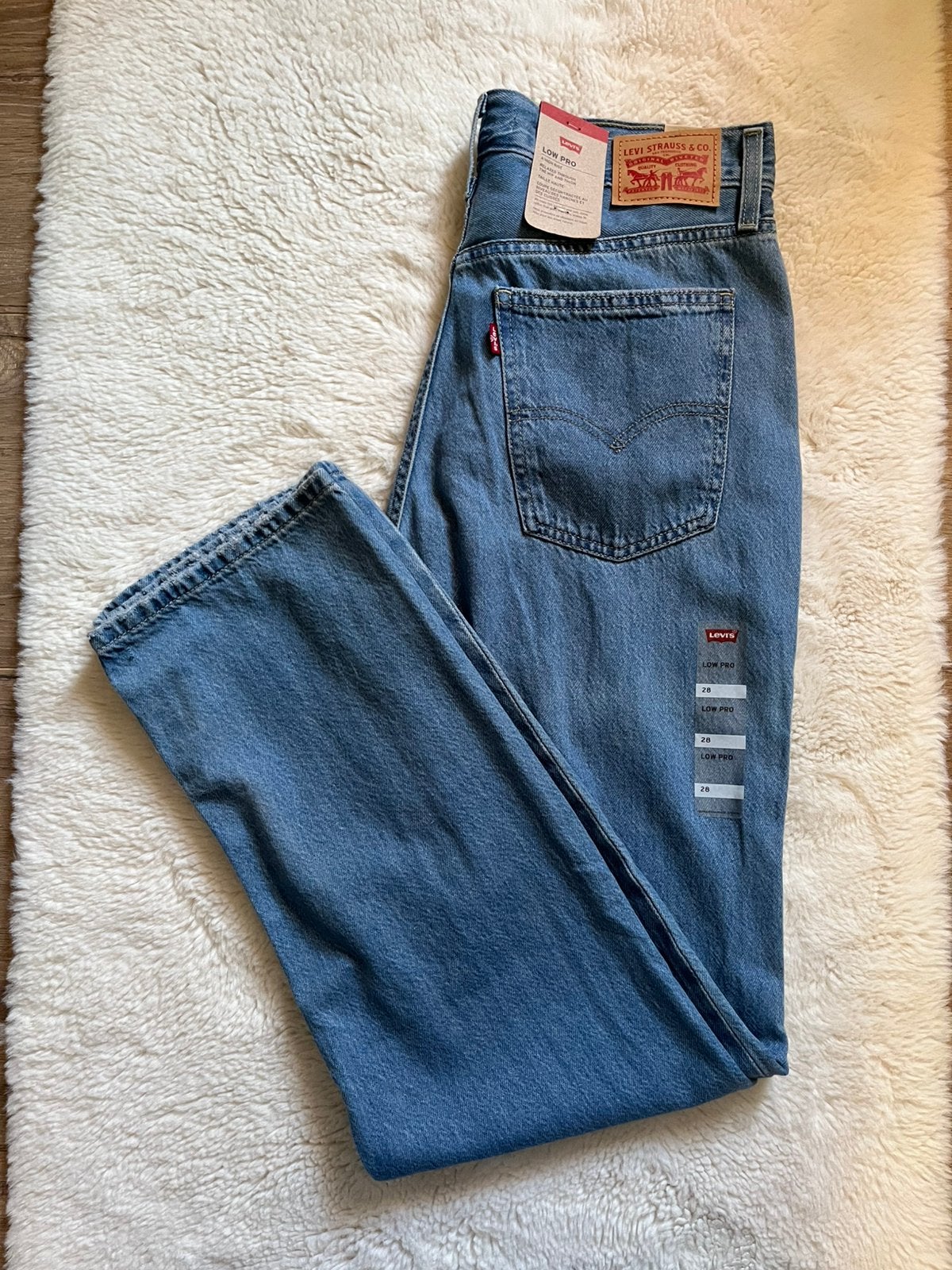 Levi's broek low pro straight W28 NIEUW, Ophalen of Verzenden, Nieuw, Blauw, W28 - W29 (confectie 36)