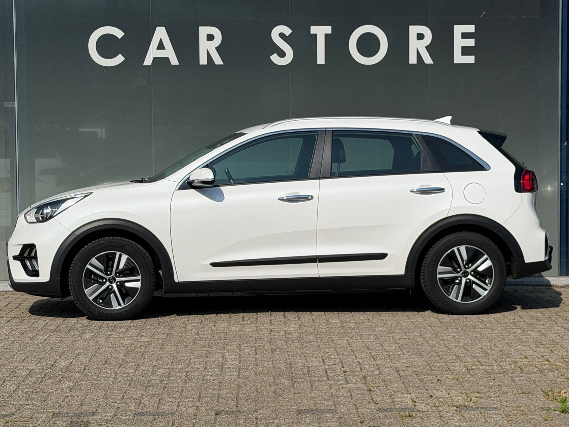 Kia Niro 1.6 GDi Hybrid DynamicLine Dealer onderhouden TREKH, Auto's, Kia, Gebruikt, Leder en Stof, Wit, Origineel Nederlands