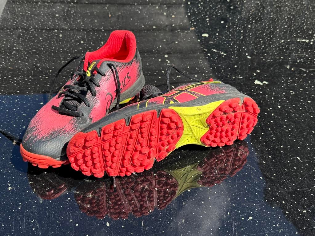 ASICS Gel-Hockey Typhoon 3 meisjes hockeyschoenen - mt 41.5, Ophalen, Gebruikt, Schoenen