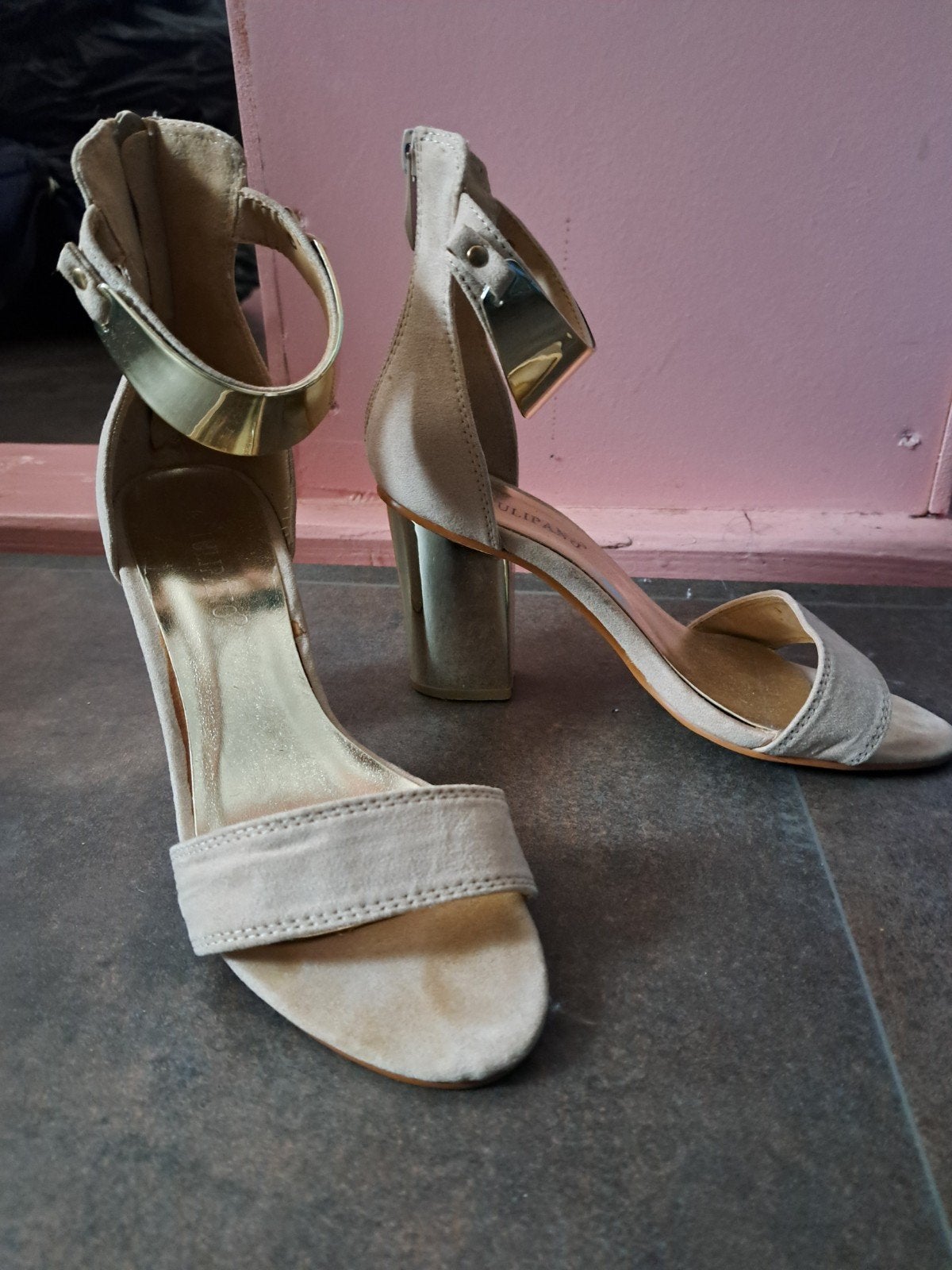 Blok hak schoenen suède goud, Ophalen of Verzenden, Zo goed als nieuw, Overige kleuren