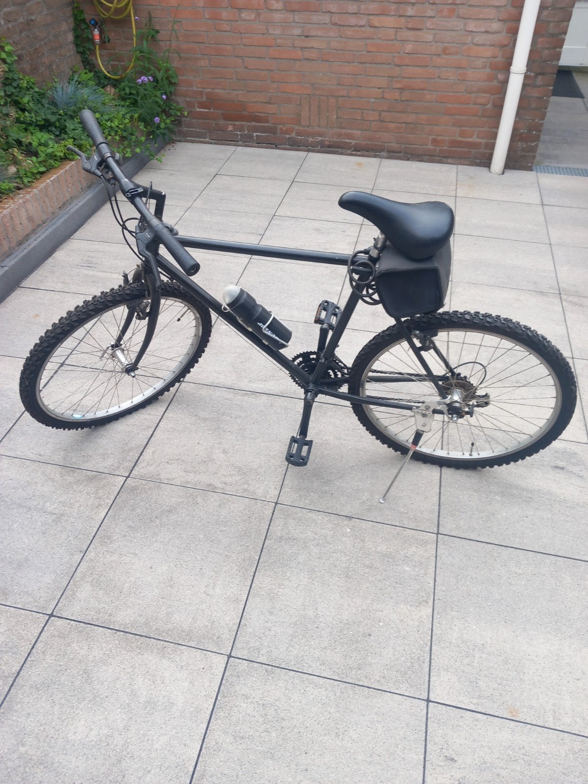 Zwarte mountainbike met bidonhouder en zadeltas, Ophalen, Gebruikt, Overige merken