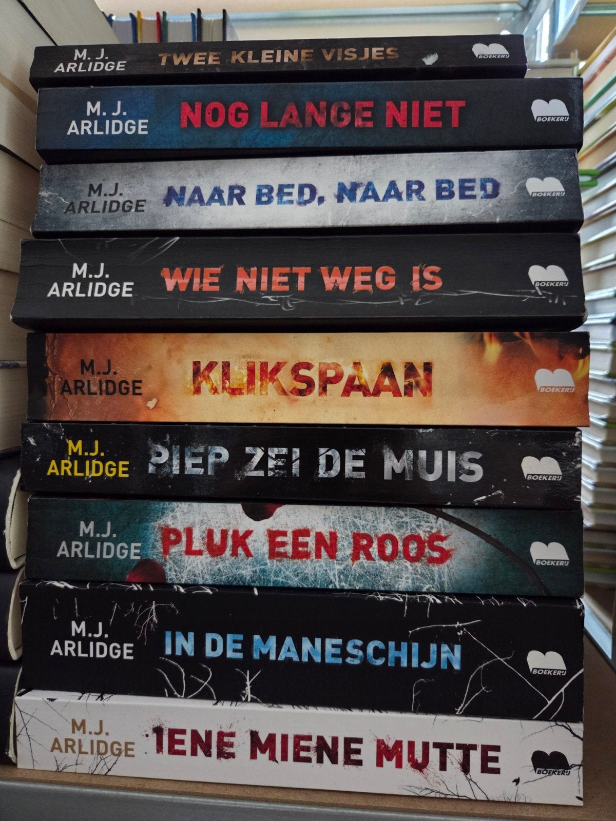 M.J. Arlidge - 9x boeken, Ophalen of Verzenden, Gelezen