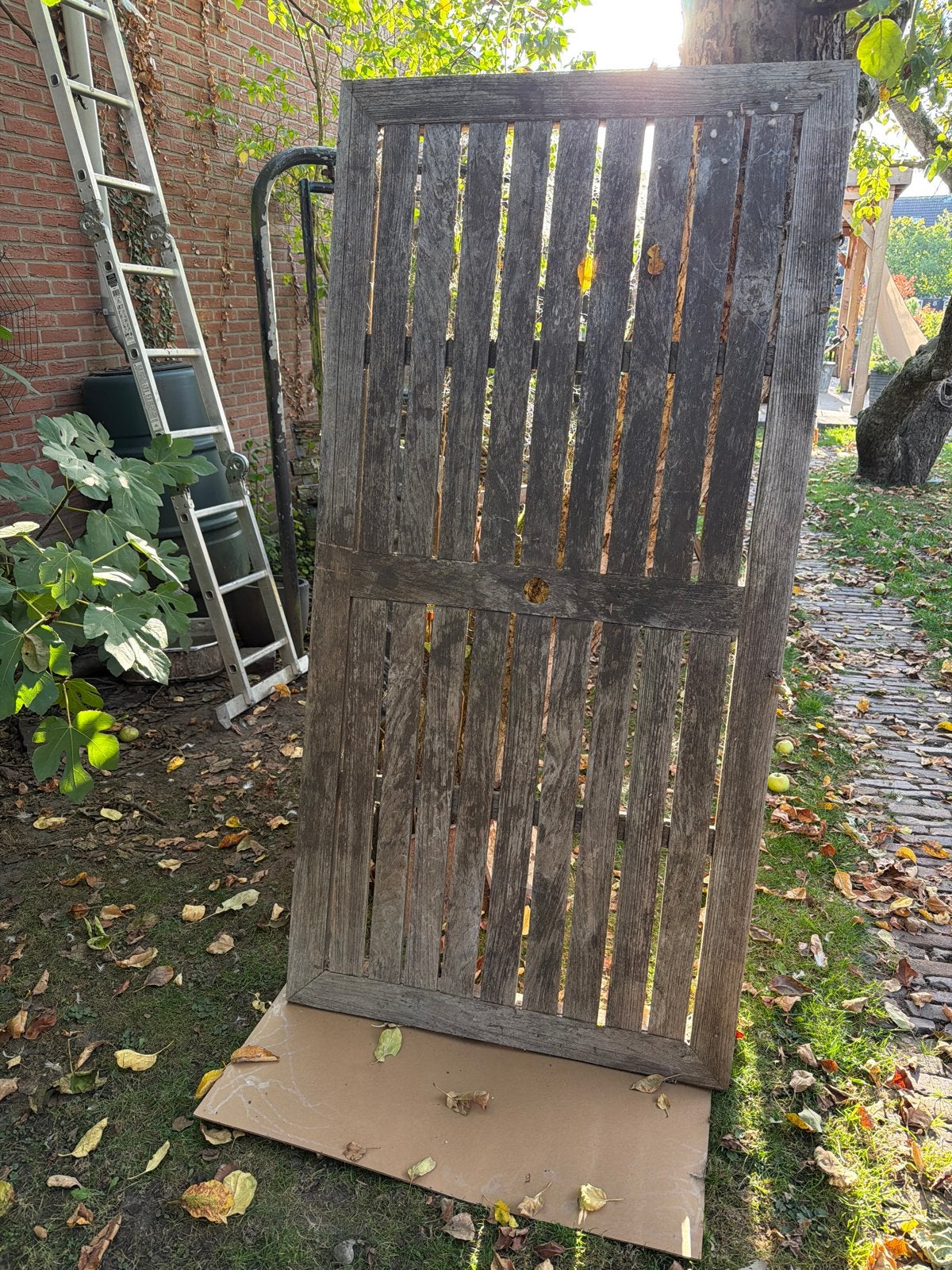 Robuuste tuintafel met witte poten gratis, Tuin en Terras, Ophalen of Verzenden, Gebruikt, Rechthoekig, Hout